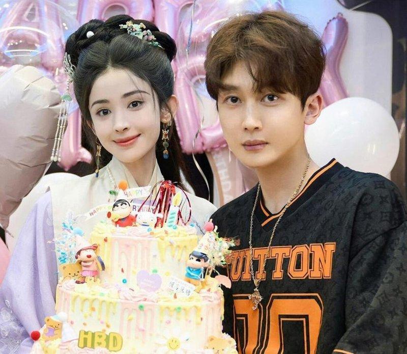 李登科（右）曾任古力娜扎的经纪人。（取材自微博）