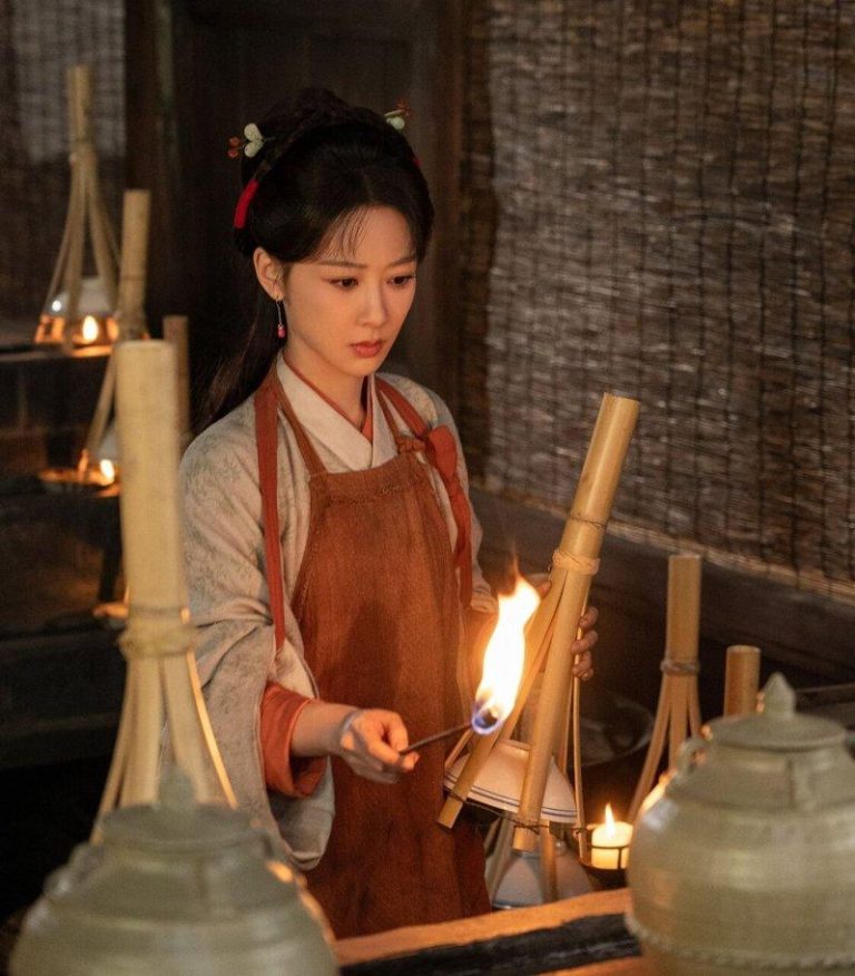 杨紫「家业」才开红盘… 新剧又是大女主 将扮霸气女皇帝 杨紫在「家业」中饰演的「李祯」是个制墨高手。(取材自微博)