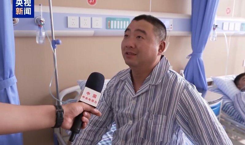 山西矿难幸存的矿工事后接受媒体访问。(取材自微博)