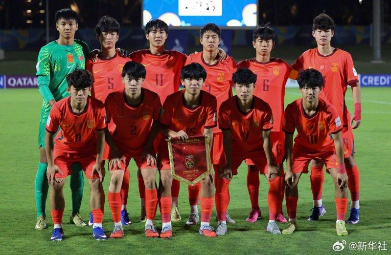 U17男足亚洲杯决赛结束,中国队2∶3不敌日本队获得亚军。(取材自微博)