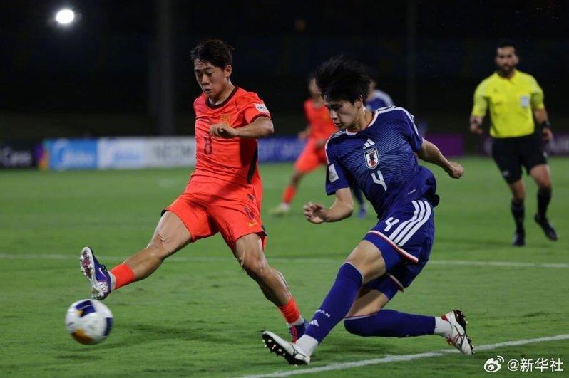 U17男足亚洲杯决赛结束,中国队2∶3不敌日本队获得亚军。(取材自微博)