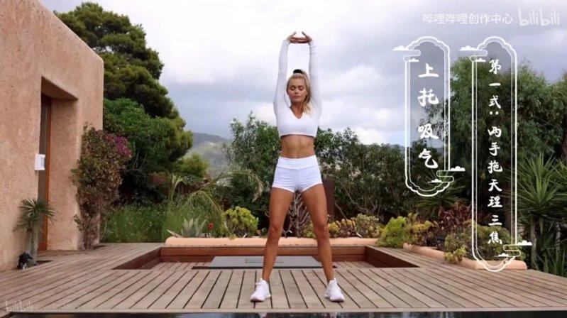 Pamela深受中国粉丝欢迎,更被冠以「魔鬼Pamela」和「人型AI」两个头衔...