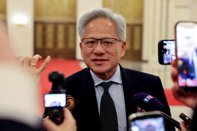 图为本月辉达首席执行官黄仁勋随川普总统访中。(路透)