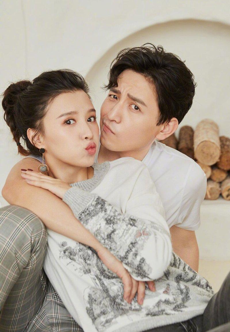 张杨果而(前)、百克力已结婚13年。(取材自微博)