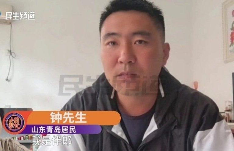 妻频发儿子照片给陌生男 山东夫起疑 一验3娃DNA天塌了 钟先生控诉妻子不忠,三个儿女中有两个不是自己亲生的。(视频截屏)