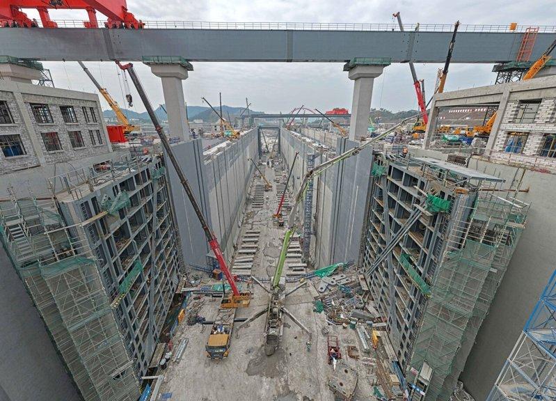 中国广西平陆运河马道枢纽建设现场。(新华社)