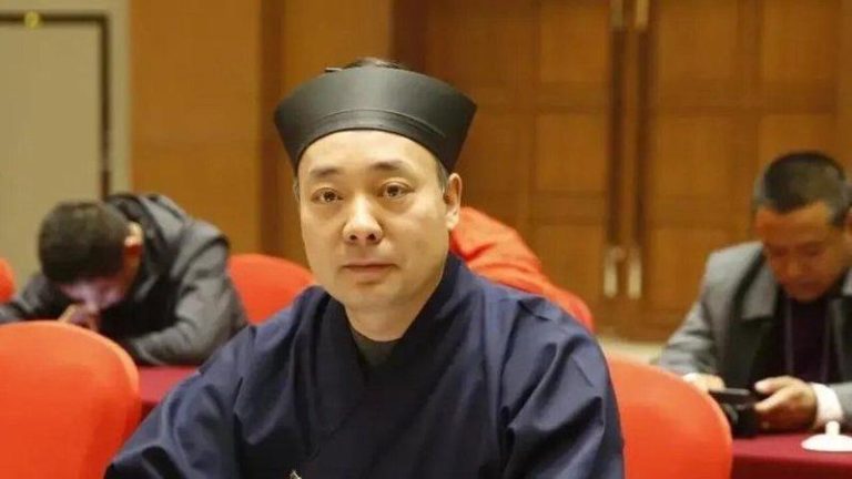 「道教界释永信」胡诚林被爆敛财生子 多个职务遭撤 陕西省道教协会会长胡诚林遭举报敛财生子,被撤西安道协名誉会长、 免八仙宫监院职务...