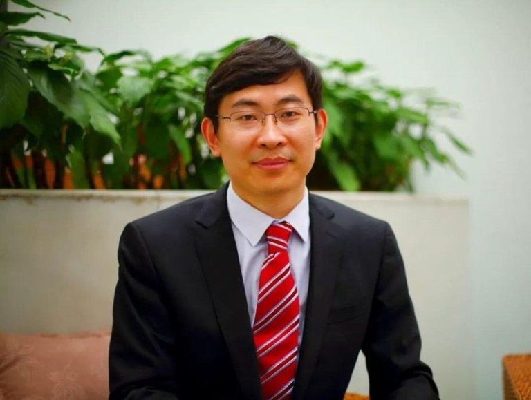 上海市同济大学生命科学与技术学院院长王平被举报两篇论文原始数据造假。（取材自同济...