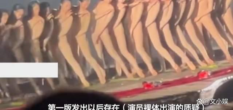 以广西桂林山水实景为舞台的歌舞表演「印象‧刘三姐」中女演员着肉色紧身衣表演「少女...