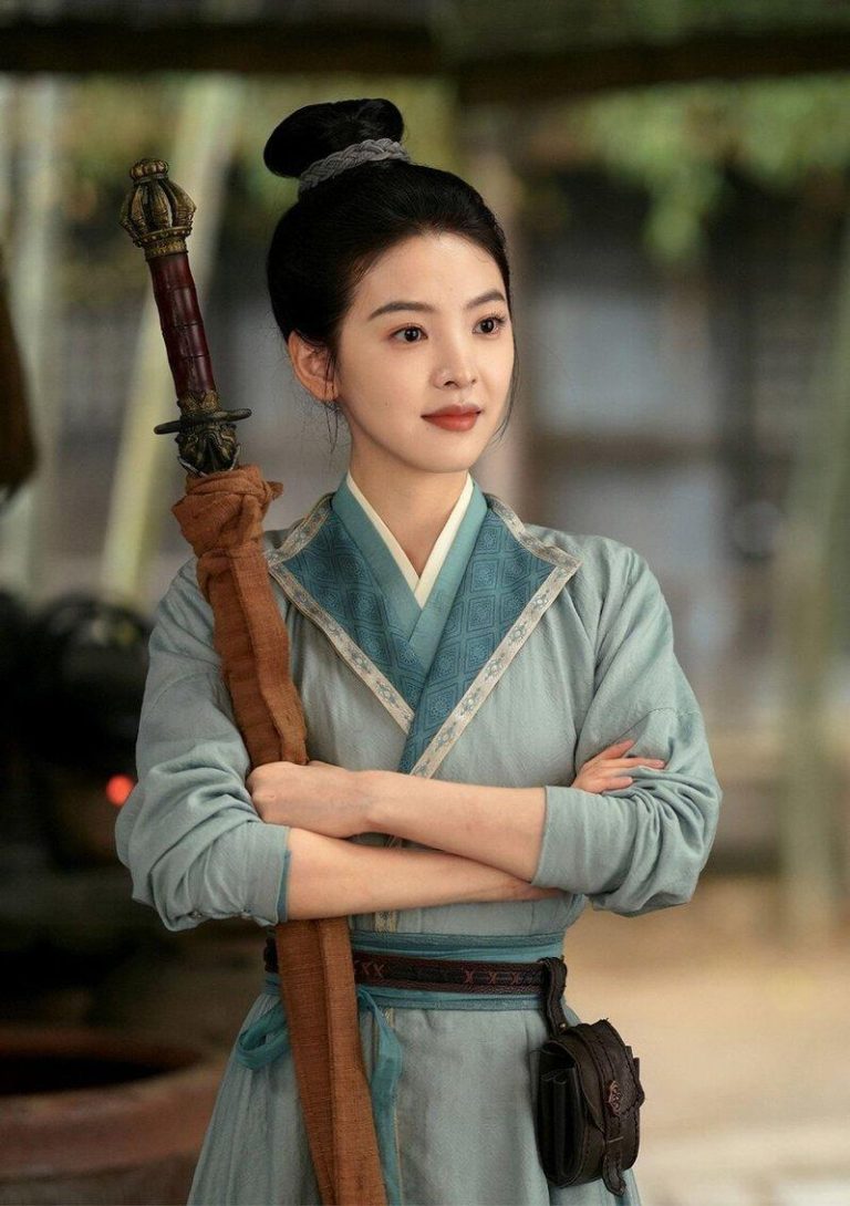 章若楠「雨霖铃」演侠女 网嫌气场弱:像误入武侠剧现代甜妹 章若楠被调侃像是「误入武侠剧组的现代甜妹」。(取材自微博)