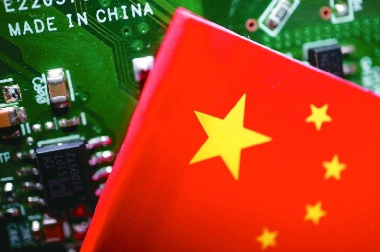 中企正大幅扩产 三星半导体前总裁:内存预计明年下半年开跌 三星电子前半导体部门总裁庆桂显公开预警,受中国企业大幅扩产驱动,全球内存供给将...