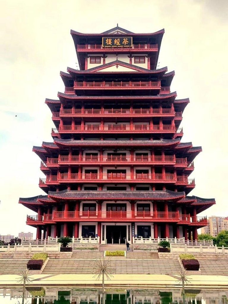 天门市地标茶经楼，是纪念「茶圣」陆羽而建。(本报湖北天门传真)