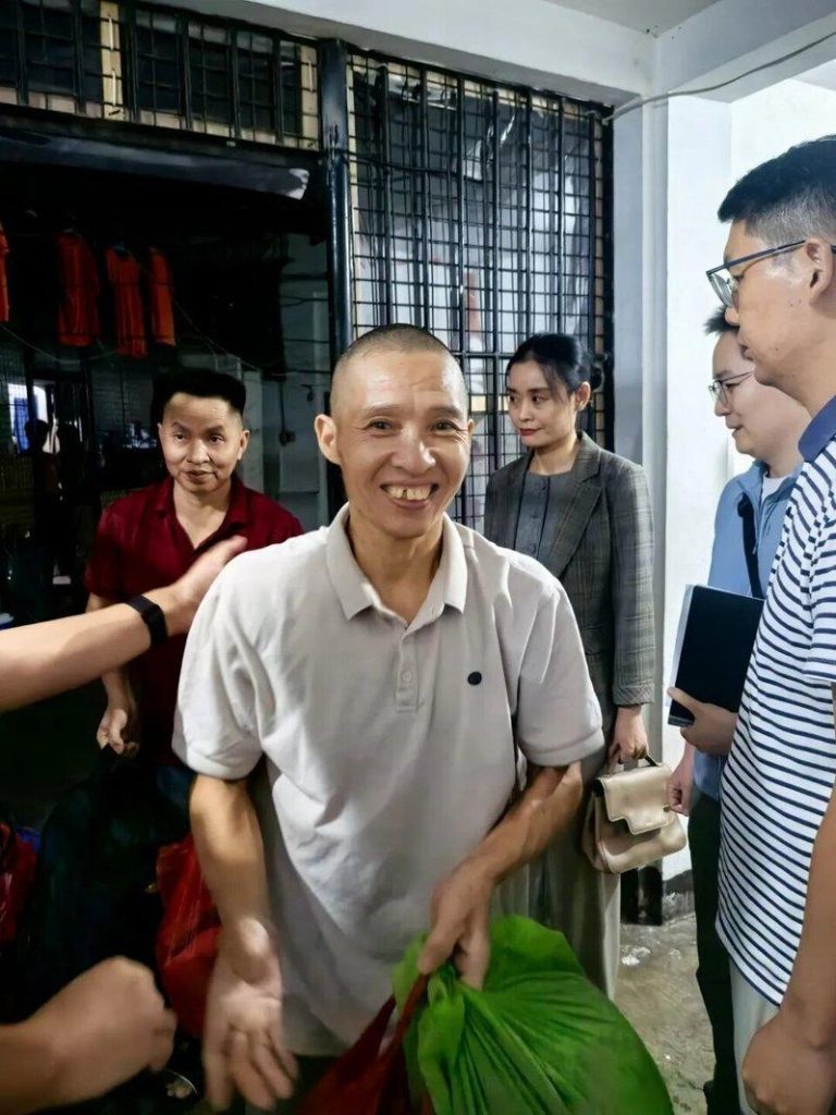 涉菲钢铁厂案遭羁押2周 驻菲使馆:被羁押64中国公民获释 这批大陆公民先前在菲律宾东米萨米斯省一间钢铁厂工作,5月15日遭菲律宾执法部门查...
