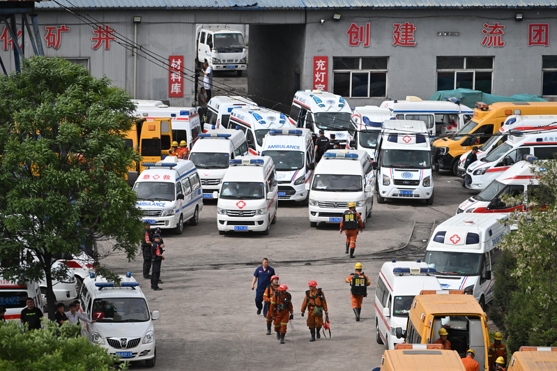 山西造成82死、2人失联、128人受伤的矿灾发生不到十天,云南就再传矿灾,据报有...