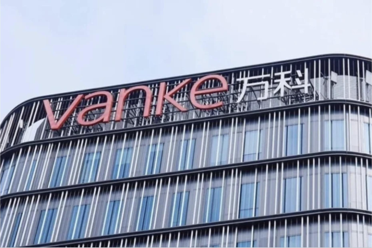 房地产巨头万科财务没起色 债务展期、出售资产试图化解 中国房地产巨头万科集团4月29日晚间公告,拟在深圳联合产权交易所挂牌转让环山集团...