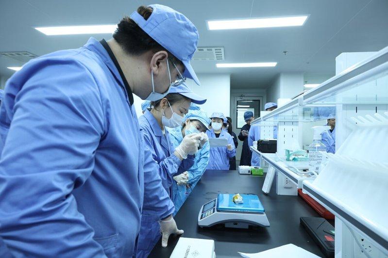 中国空间站第十批空间科学实验样品随神舟22号飞船顺利返回。(取材自中国科学院空间...