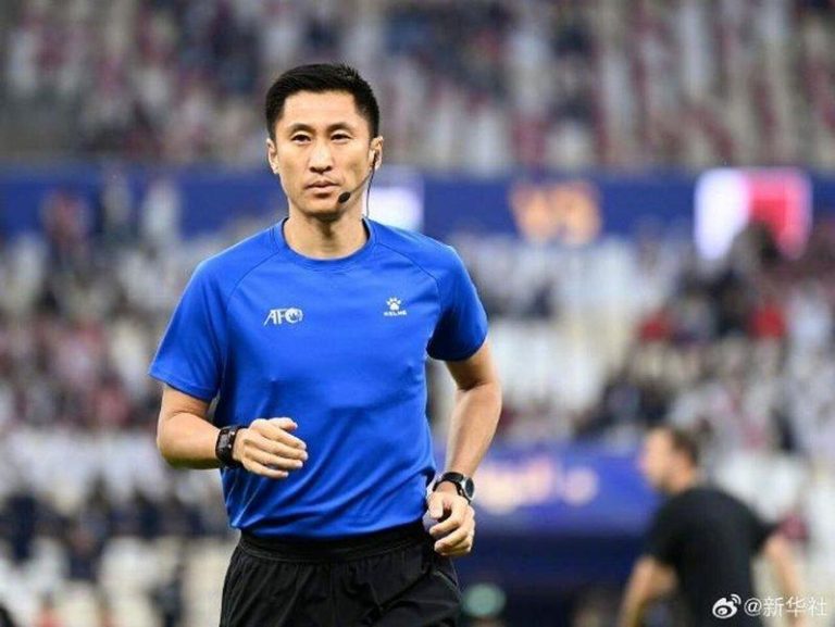 中国裁判马宁将站上世界杯，商单接到手软，一夜成网红。（取材自红星新闻）
