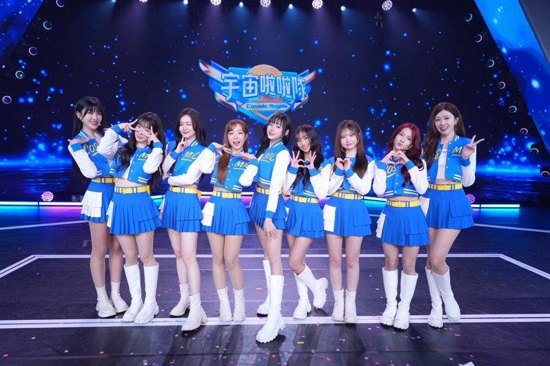 纬来「宇宙啦啦队」左起为艾莉儿、叩叩、鱼肉、靓靓、海莉、Lydia、慢慢、妃妃、...