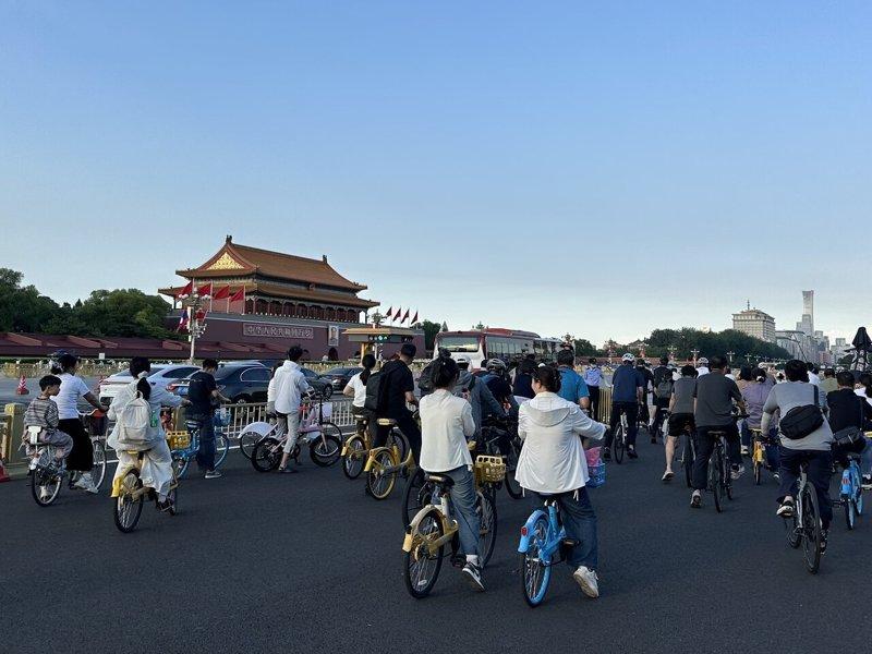 「六四」天安门事件37周年,天安门一带游客人潮如常。(记者陈宥菘/摄影)