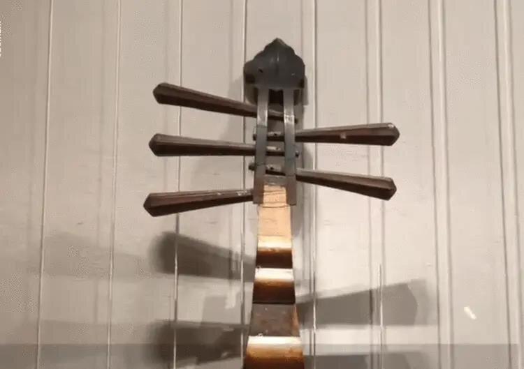 南通博物苑展出的琵琶琴头装反,引发热议。(取材自界面新闻)