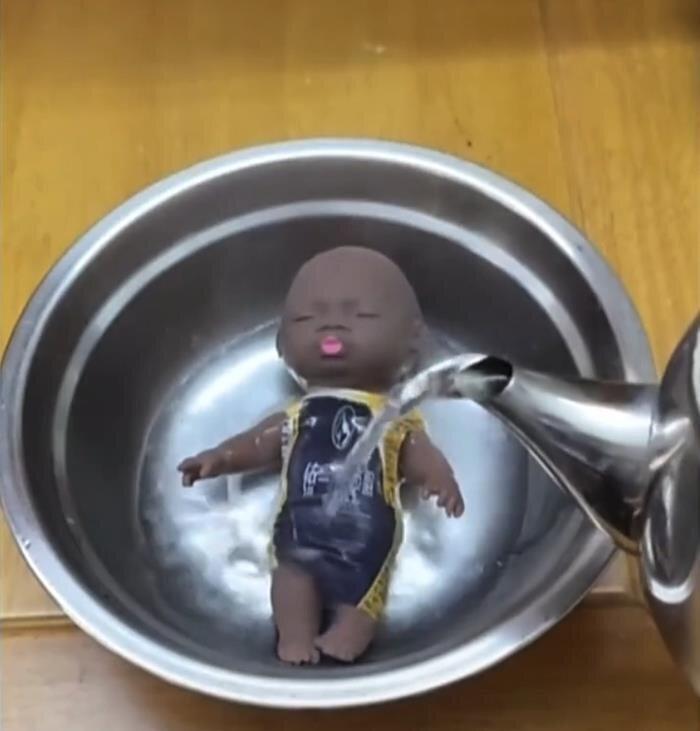 被注水的「娜塔莎」。（取材自央视）