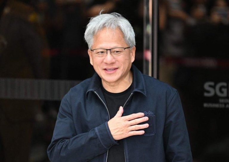 黄仁勋:下半年AI芯片供应倍增 辉达首席执行官黄仁勋。(法新社)