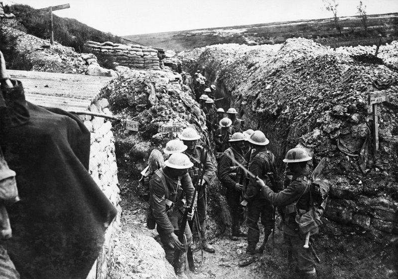 1916年索姆河战役期间,法国博蒙哈梅尔地区一处战壕。(路透)