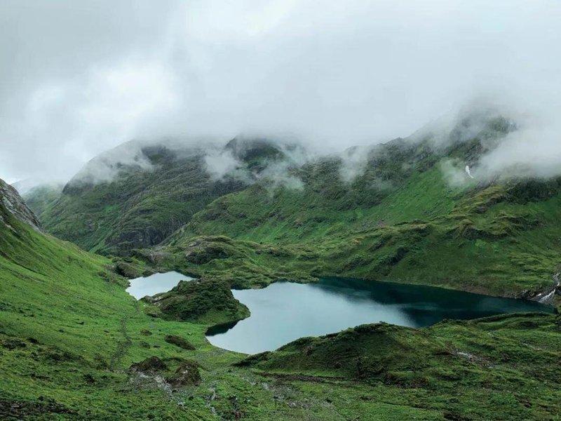 同时汇集了湖泊、瀑布、绝壁景观的5号湖,是南姐洛高山徒步路在线游客打卡最为集中的...