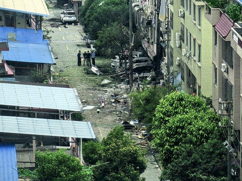 广西桂林兴安县兴安镇灵湘路发生爆炸事件，已经造成7人死亡，现场一片狼藉。 (中新...