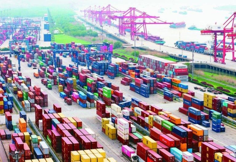 AI需求顶住冲击 中国5月出口19.4%超预期 输美年增35%最突出 受全球AI硬件及半导体需求强劲带动,中国5月出口加速增长,以美元计年增19.4%...