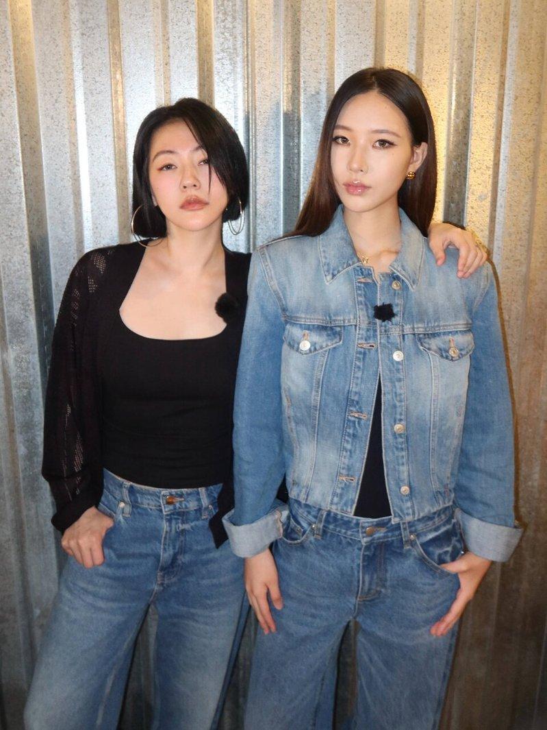 大女儿Elly(右)首度以来宾身分上「小姐不熙娣」,接受小S(左)访问。(图/东...