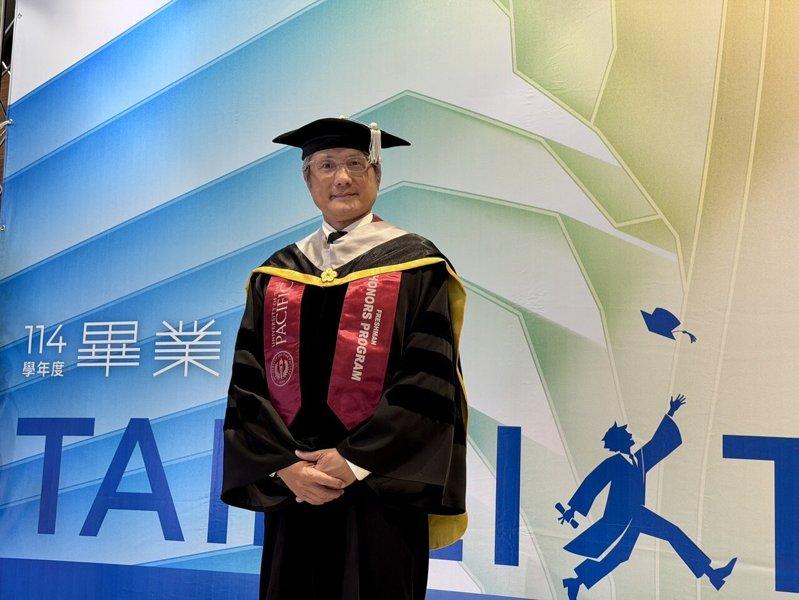 包小柏现在成为包博士。（读者提供）