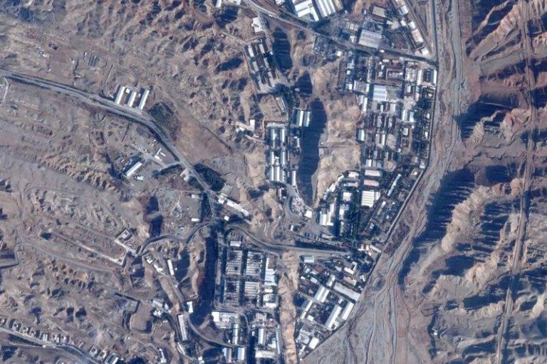 卫星揭伊朗逾50军事设施受损 「蚊子舰队」仍威胁美军、商船 这张由Planet Labs PBC提供的卫星图像显示3月6日伊朗首都德黑兰郊外...