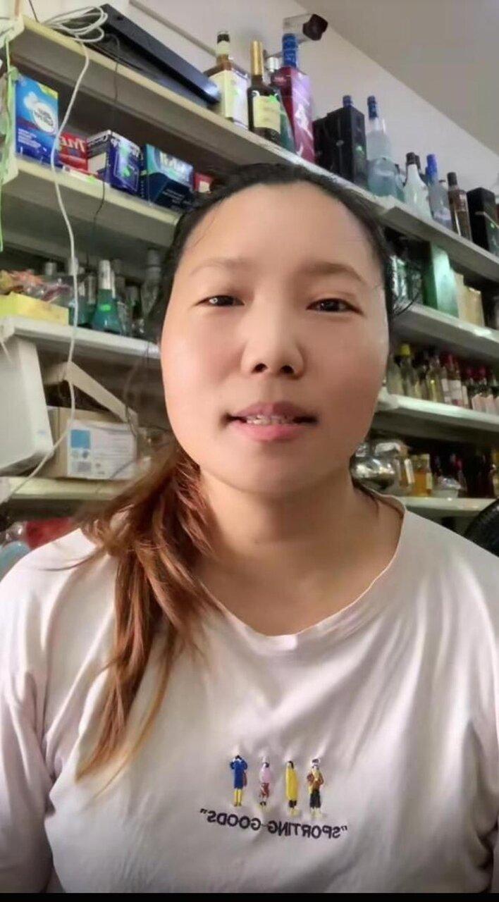 英子在她的杂货店。(视频截屏)