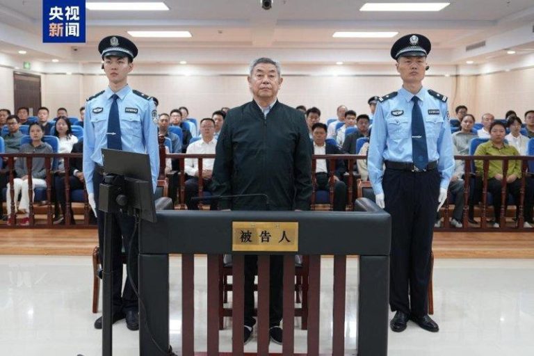 「靠石油吃石油」贪破1.5亿 中海油前副总遭重判死缓 非法收受财物1.52亿余元 中国海油原副总经理袁光宇一审被判死缓。(取材自央视新...