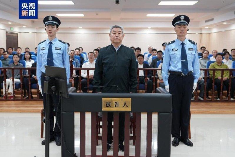 非法收受财物1.52亿余元 中国海油原副总经理袁光宇一审被判死缓。(取材自央视新...
