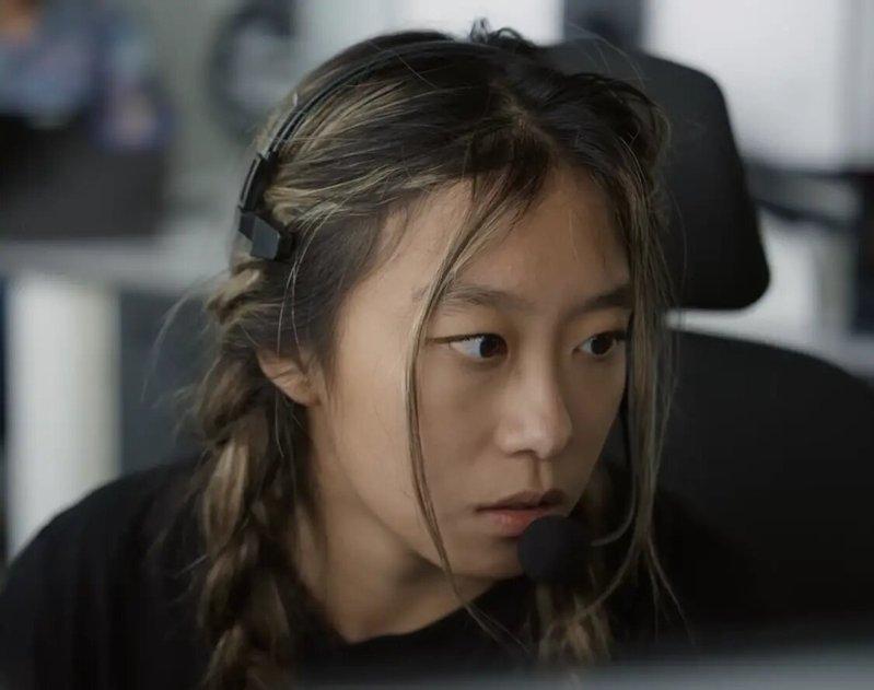 SpaceX华裔女工程师蒂娜。(视频截屏)