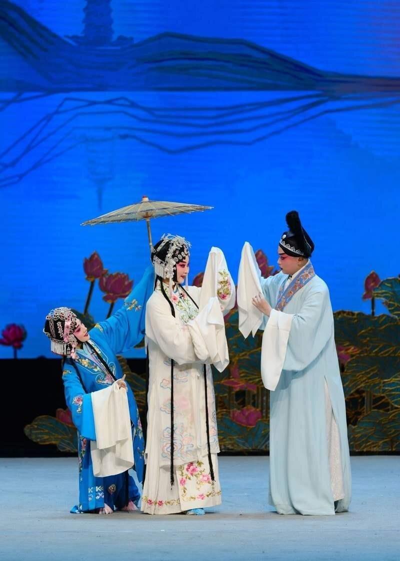 2026年4月，西安演艺集团青年团在天津演出，王星媛在「白蛇传」里饰演白素贞。（...