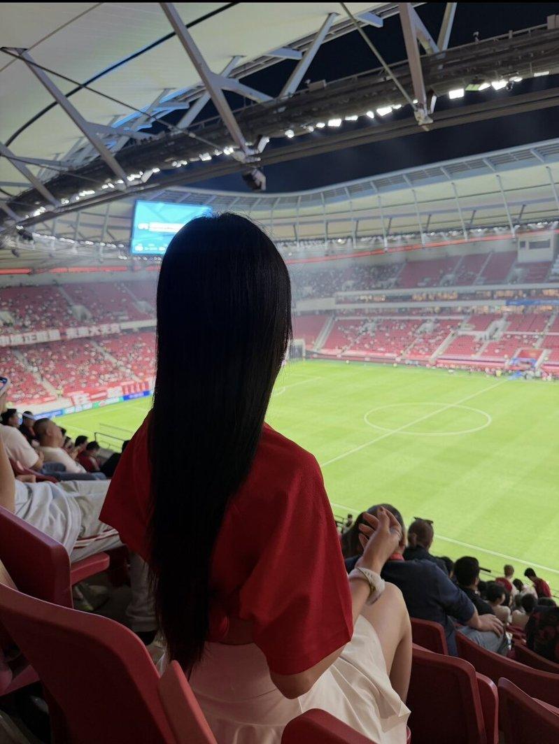 以专业能力参与足球运动的中国女性愈来愈多。示意图。（取材自小红书）