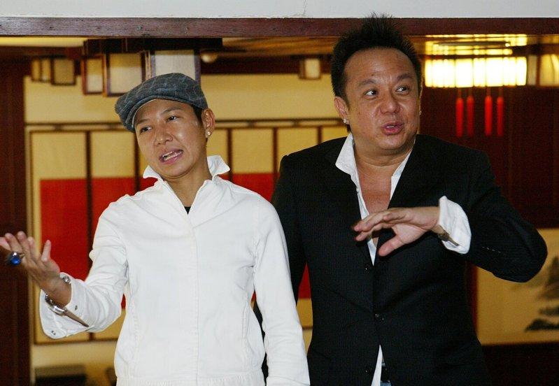 歌手黄大炜(右)与女友赵潍佳。(本报数据照片)