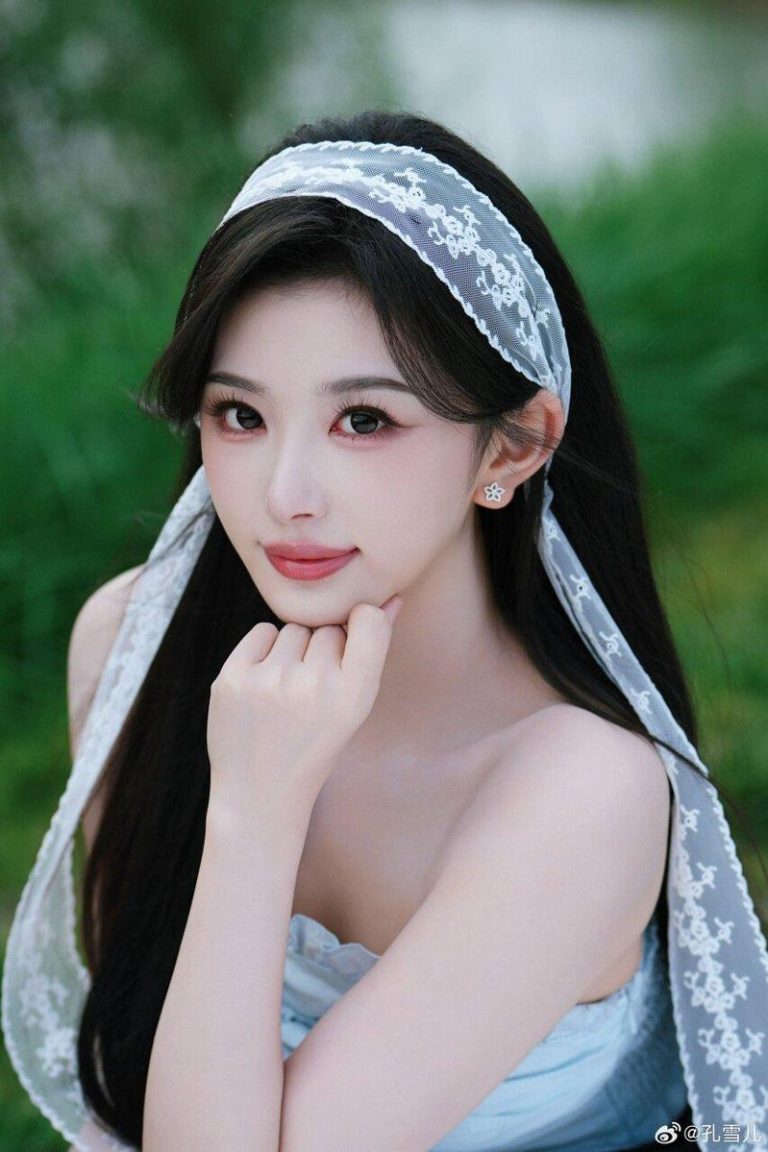 孔雪儿被传「自认长得像鞠婧祎」，迅速发文澄清。(取材自微博)