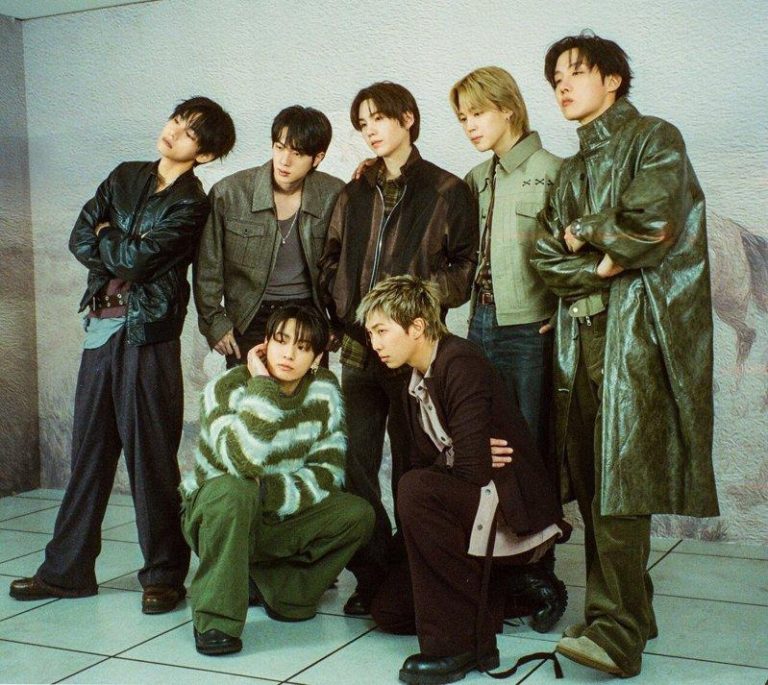 登世界杯中场秀 BTS携手夏奇拉、玛丹娜创历史 BTS将登上世界杯决赛中场秀舞台。(取材自微博)