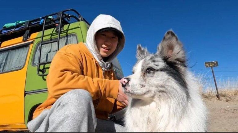 郭义和锄头。（取材自南风窗／受访者供图）