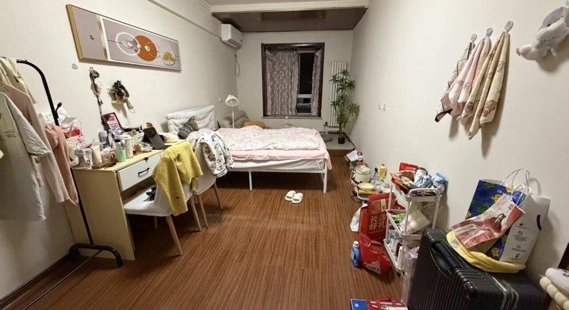网上拼床寻租启事的房间。（取材自微信）