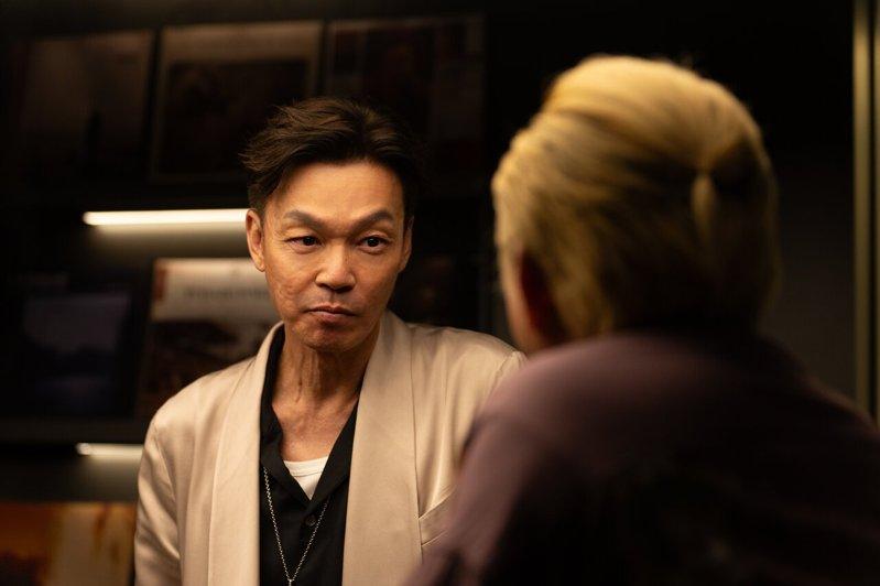 新加坡影帝李国煌饰演「柔情似水」的黑帮大佬。图/公视台语台提供