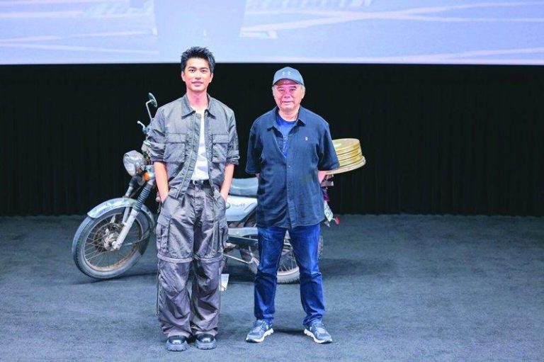 曾敬骅(左)、陈玉勋出席影视听中心全新形象影片「消失的跑片员」世界首映。(记者沈...