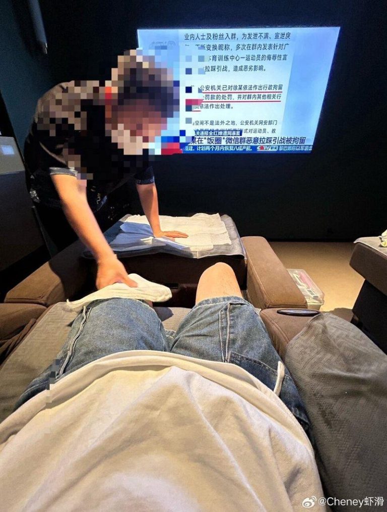 足浴店有专属按摩师。（取材自21世纪经济报导）