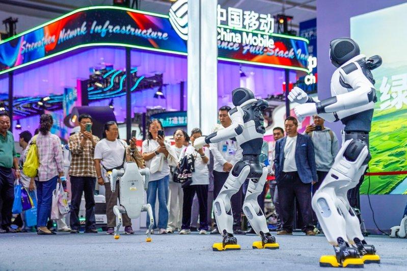 AI产业已成为中国未来五年经济发展的重要引擎，但专家示警可能泡沫化的危机。图为民...