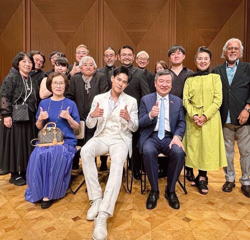 台湾驻日代表李逸洋也偕同夫人到场欣赏演出。（好好娱乐提供）
