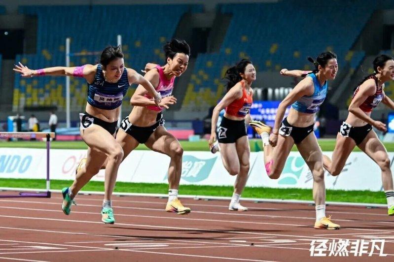 吴艳妮（左）、林雨薇、刘景扬、莫家蝶等齐聚赛道，赛场竞争张力拉满。（取材自大众新...